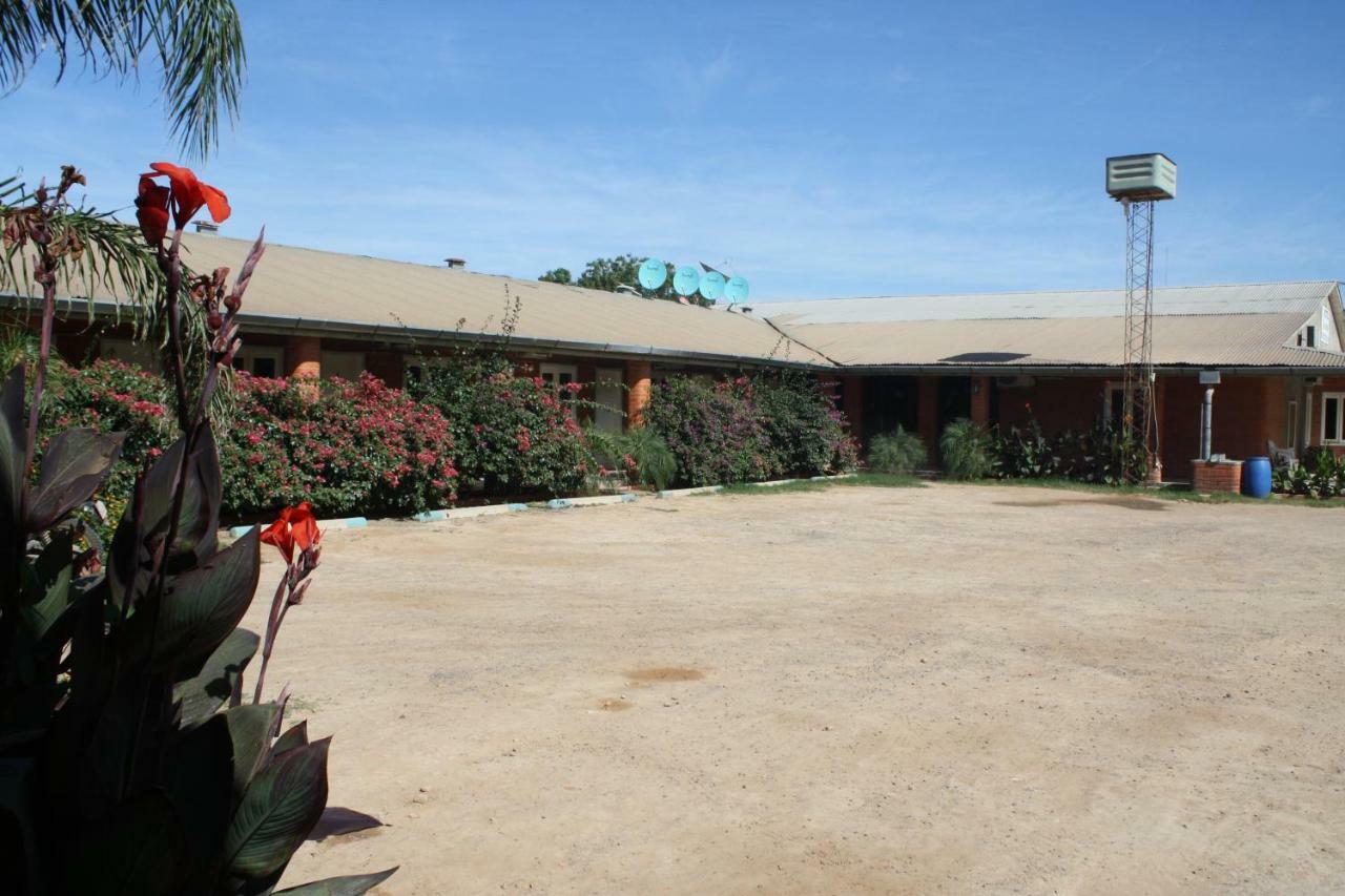 Hotel Golondrina Filadelfia Exterior foto